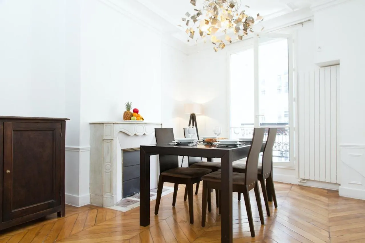 Rue Saint Honore - Louvre City Apartment Paris