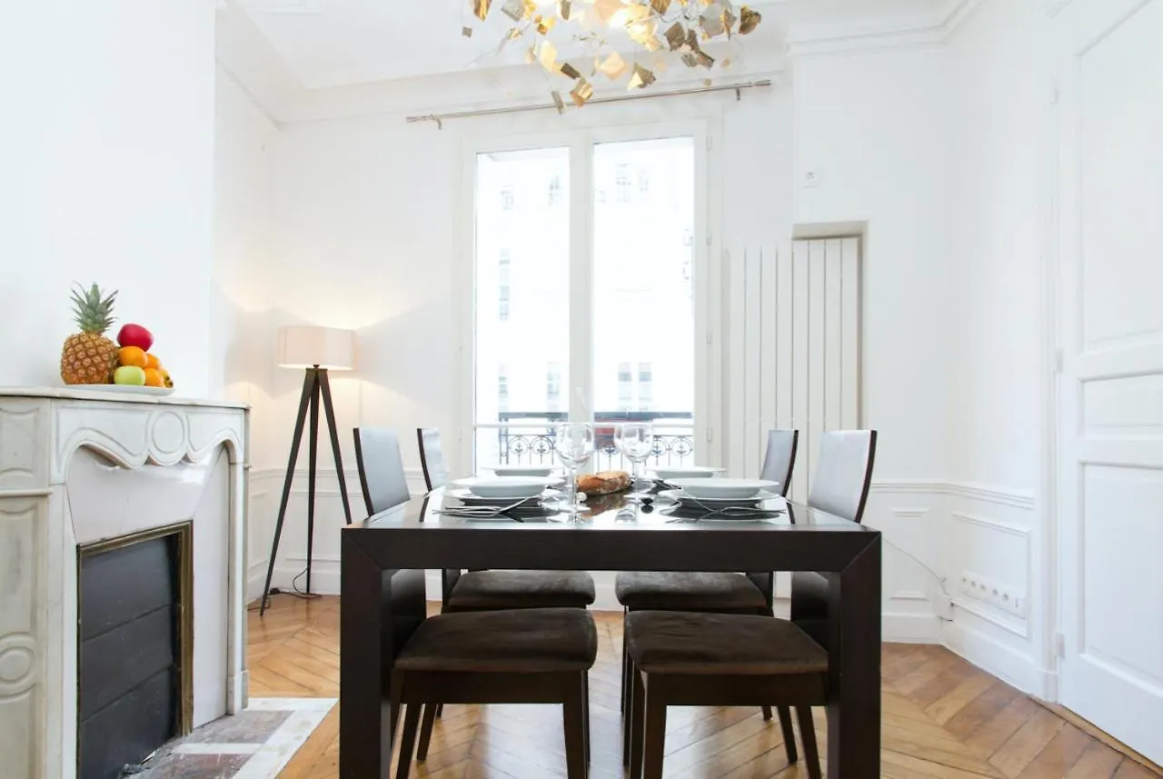 Rue Saint Honore - Louvre City Apartment Paris France